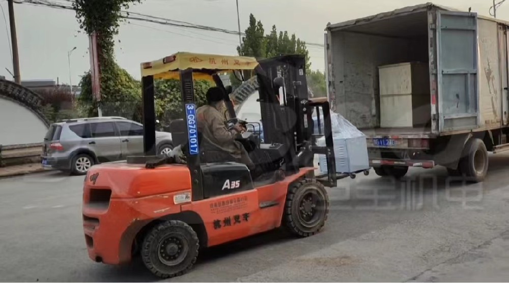 移動式真空上料機上車，發(fā)貨啦